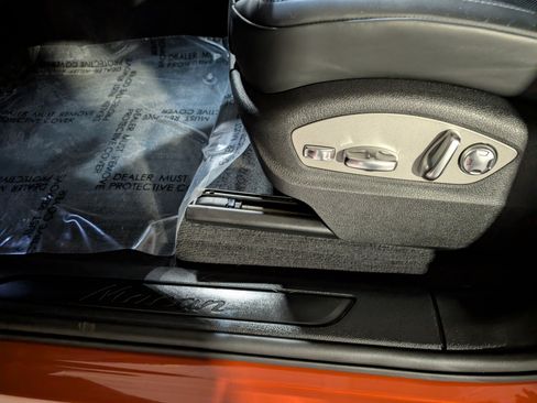 Certified 2025 Porsche Macan image 17