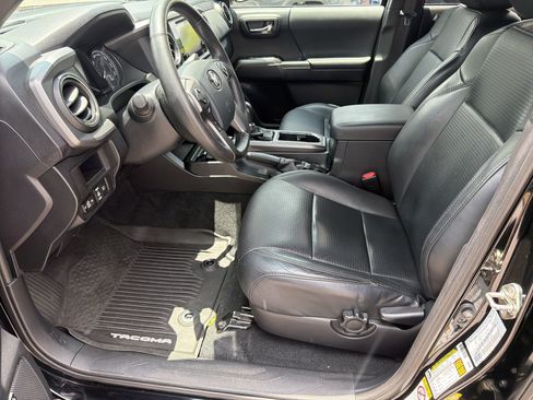 Used 2019 Toyota Tacoma TRD Off-Road AWD/4WD image 19