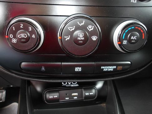 Used 2015 Kia Soul FWD image 15