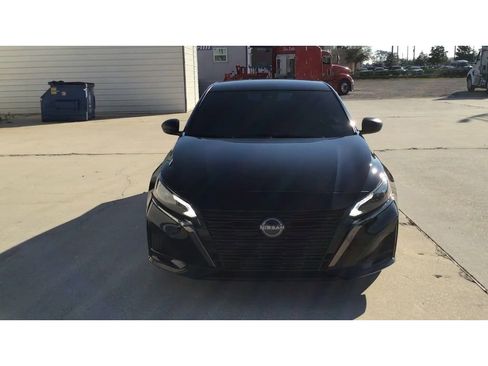 Used 2024 Nissan Altima 2.5 SV image 3