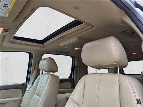 Used 2014 Chevrolet Suburban LT AWD/4WD image 19