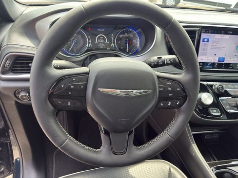 Used 2024 Chrysler Pacifica Limited w/ S Appearance Package FWD image 17