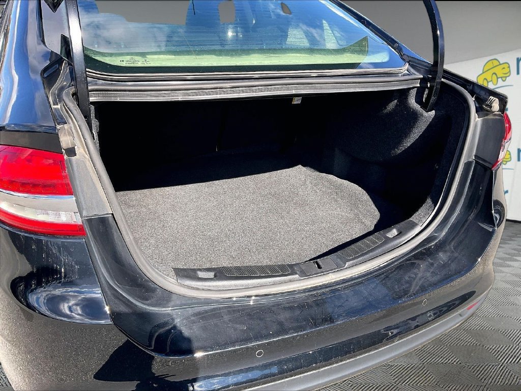 Used 2018 Ford Fusion SE w/ Fusion SE Technology Package FWD image 33