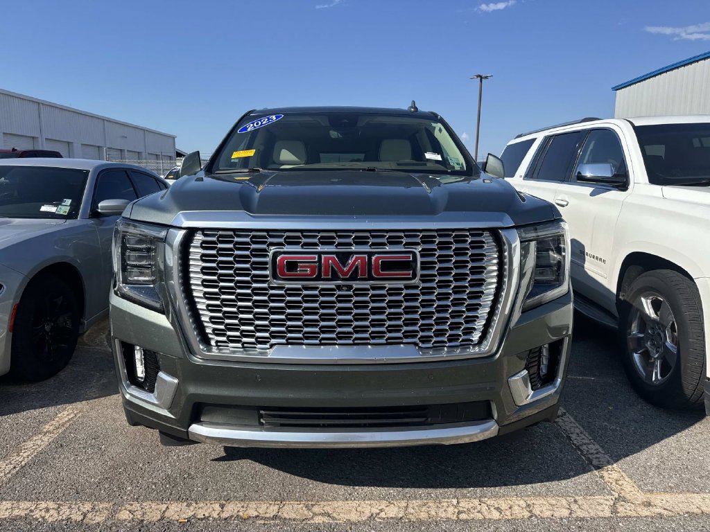 Used 2023 GMC Yukon XL Denali w/ Denali Reserve Package RWD image 2