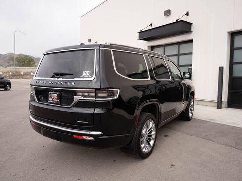 Used 2022 Jeep Grand Wagoneer Series II AWD/4WD image 4