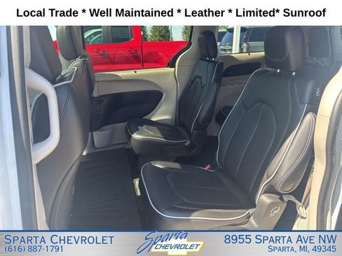 Used 2022 Chrysler Pacifica Limited image 25