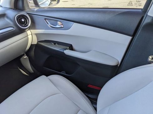 Used 2022 Kia Forte LXS image 18
