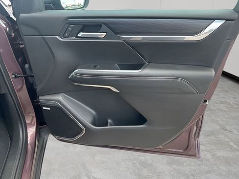 Used 2025 GMC Acadia Elevation image 13