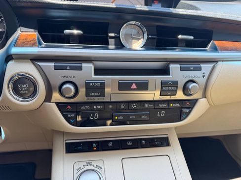 Used 2015 Lexus ES 350 w/ Luxury Package FWD image 24