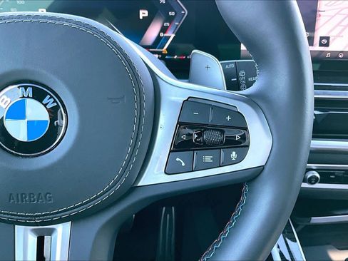 Used 2025 BMW X7 M60i image 18