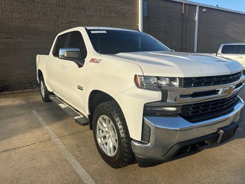 Used 2020 Chevrolet Silverado 1500 LT AWD/4WD image 3