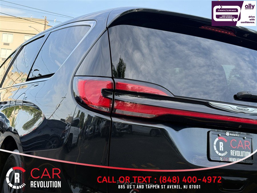 Used 2024 Chrysler Pacifica Limited FWD image 55
