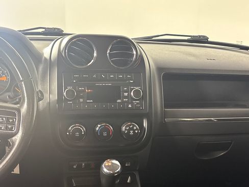 Used 2017 Jeep Patriot Sport AWD/4WD image 16