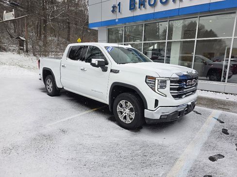 Used 2024 GMC Sierra 1500 SLT image 2