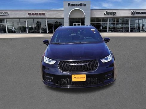 New 2026 Chrysler Pacifica Limited w/ S Appearance Package FWD image 9