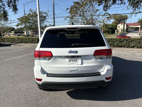 Used 2019 Jeep Grand Cherokee Laredo image 7