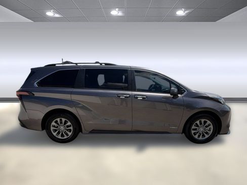 Used 2021 Toyota Sienna XLE FWD image 8