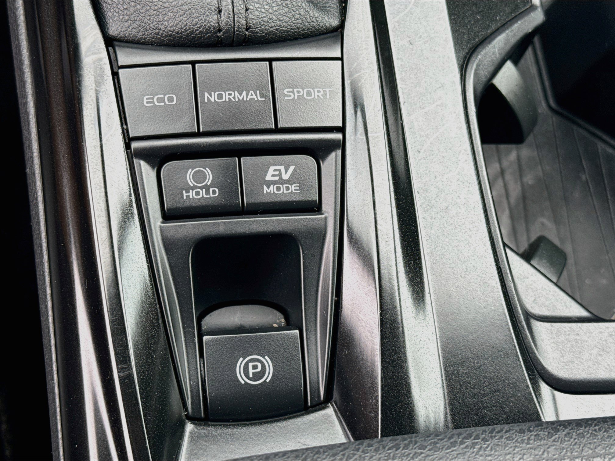Used 2025 Toyota Camry SE FWD image 25