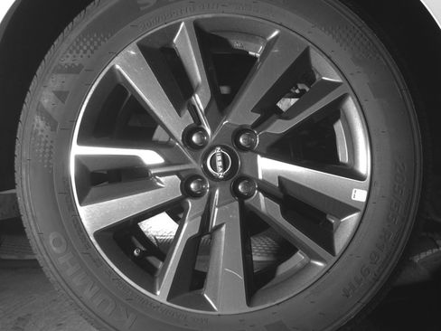 Used 2025 Nissan Versa SV w/ Trunk Package FWD image 15