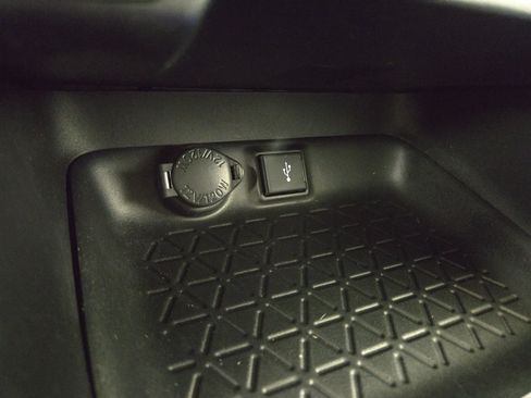 Used 2022 Toyota RAV4 LE AWD/4WD image 26