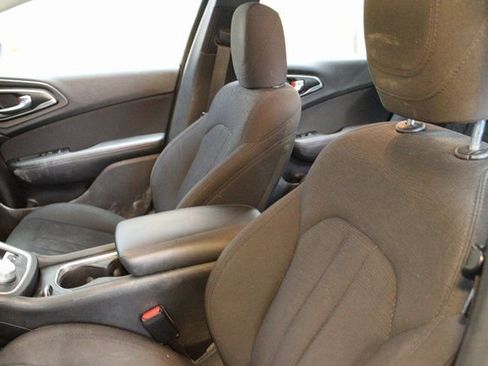 Used 2016 Chrysler 200 Limited FWD image 17