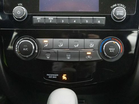 Used 2016 Nissan Rogue S image 32