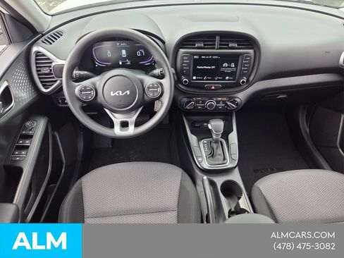 Used 2025 Kia Soul LX w/ LX Technology Package FWD image 7