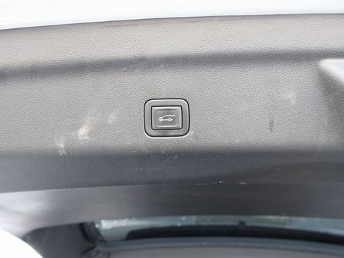 Certified 2024 Chevrolet Suburban Z71 w/ Luxury Package image 38