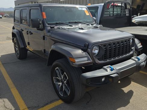 Used 2024 Jeep Wrangler Unlimited w/ Convenience Group image 4