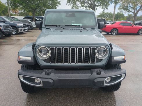 Used 2025 Jeep Wrangler Unlimited Sahara w/ Safety Group AWD/4WD image 4