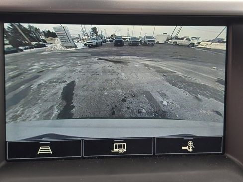 Used 2021 GMC Acadia SLE w/ Driver Convenience Package image 3