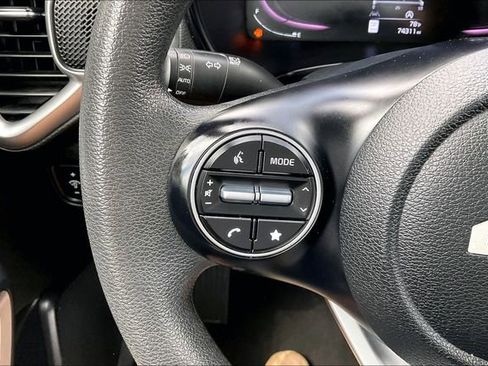 Used 2023 Kia Soul LX w/ LX Technology Package FWD image 16