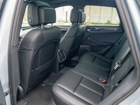 Certified 2026 Porsche Macan AWD/4WD image 22