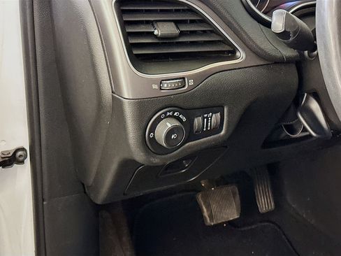 Used 2021 Jeep Cherokee Latitude Lux image 17