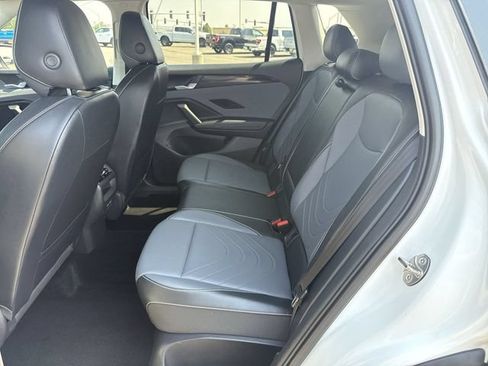 Used 2026 Volkswagen Tiguan SE AWD/4WD image 21