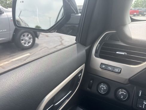 Used 2020 GMC Yukon Denali w/ Denali Premium Package AWD/4WD image 18