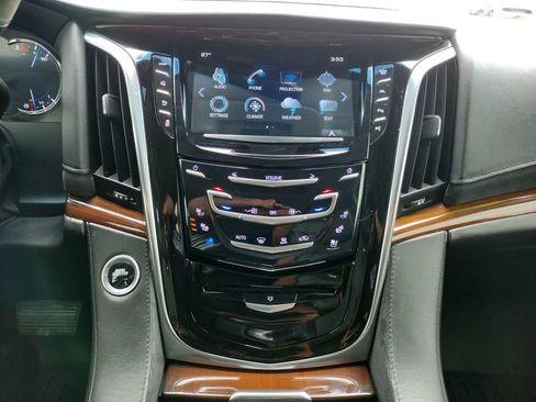 Used 2019 Cadillac Escalade ESV Luxury AWD/4WD image 3