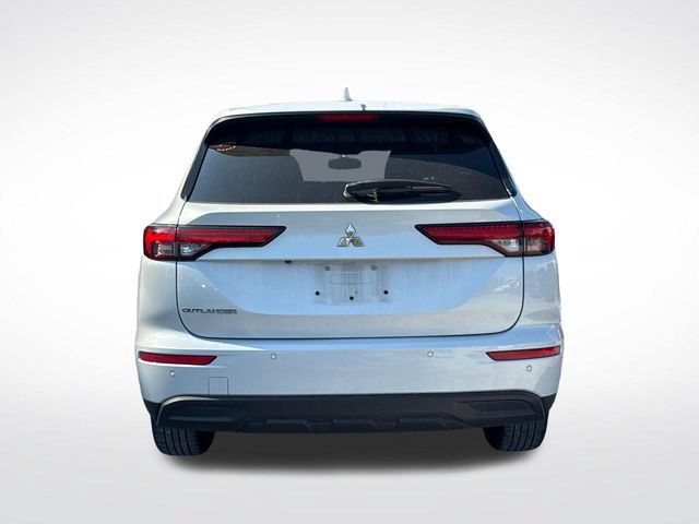 Used 2022 Mitsubishi Outlander ES FWD image 4