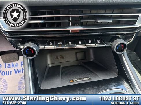 Used 2025 Chevrolet Traverse LT image 22