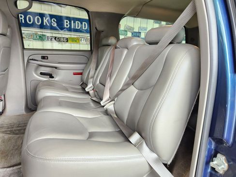 Used 2005 GMC Yukon XL SLT w/ SLT Preferred Equipment Group AWD/4WD image 6