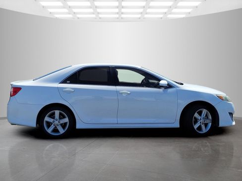 Used 2014 Toyota Camry SE w/ Fleet Convenience Package FWD image 3