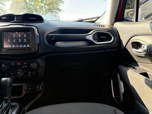 Certified 2021 Jeep Renegade Latitude FWD image 8