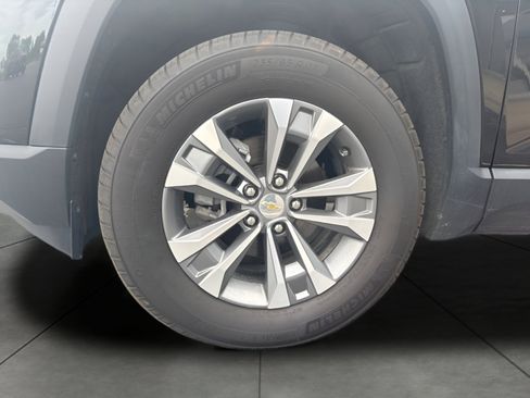 Used 2025 Chevrolet Equinox LT AWD/4WD image 13