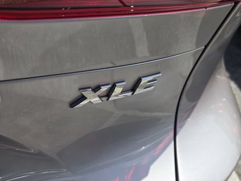 Used 2023 Toyota Venza XLE AWD/4WD image 11