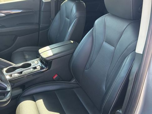 Used 2023 Buick Envision Essence image 9