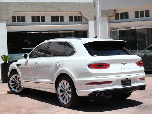 Used 2023 Bentley Bentayga AWD/4WD image 3