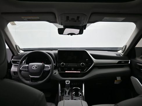 Certified 2025 Toyota Highlander Platinum AWD/4WD image 29