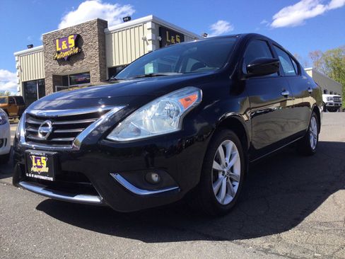 Used 2015 Nissan Versa w/ SL Tech Package FWD image 2