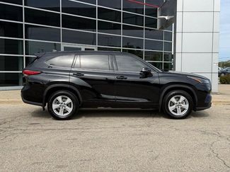 Used 2021 Toyota Highlander LE AWD/4WD video 2