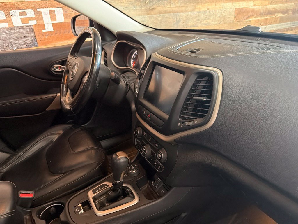 Used 2018 Jeep Cherokee Limited AWD/4WD image 15